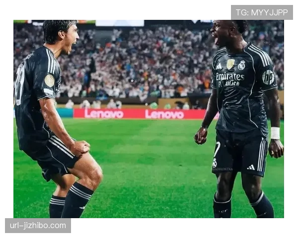 战术板:皇马可能变阵三中卫,以应对巴黎边路的冲击速度优势 战术板:皇马可能变阵三中卫,以应对巴黎边路的冲击速度优势